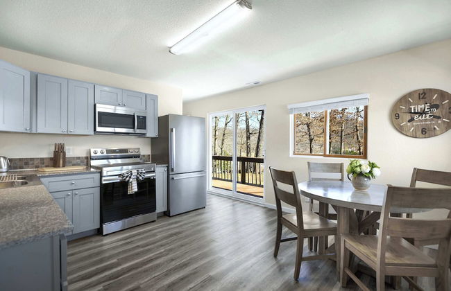 White Oak Landing Spacious 6 BDR w/ Boat Slip! - Photo 11