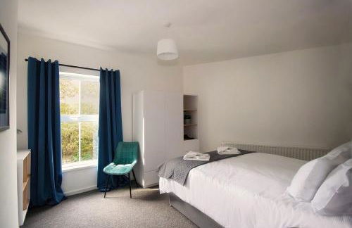#33 Beautiful 2 bed apt Tamworth Private Parking - Photo 10