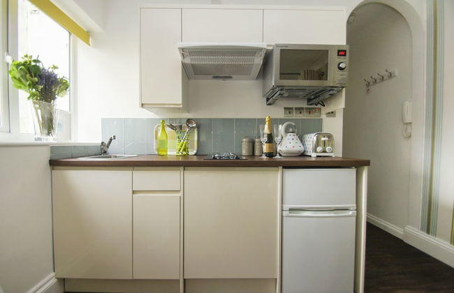 Between Piers Central by Brighton Holiday Lets - Photo 7