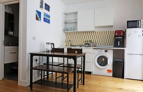 Bright Ground Floor Flat with Free Parking and Balcony Near Stoke Newington - Foto 1