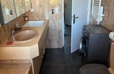 Villa Azur - 2 pièces rez-de-jardin dans une maison avec piscine - Foto 23