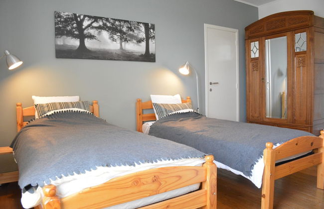 Group Escape by Molignee River - Foto 35