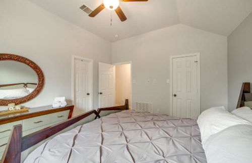 Great for Gatherings! Stylish Allen Home with Patio - Foto 23