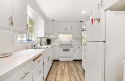 Great location with Water Views - Foto 10