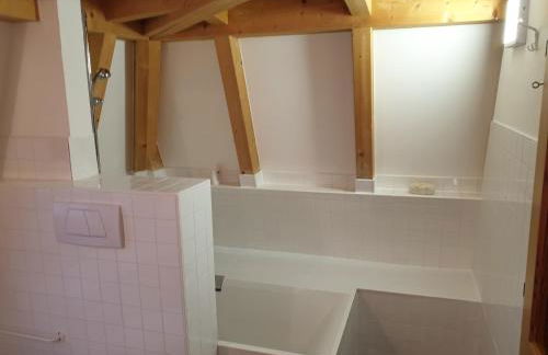 Ampio appartamento su 2 livelli con garage coperto - Foto 23