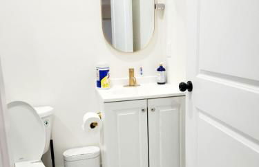 Cozy 2BR in Newark for Families, Work & Long Stays - Photo 9