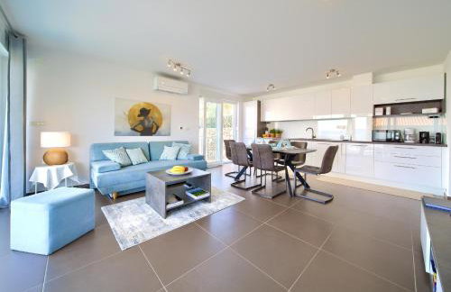 VILLA SOLIS LACUS modernes Apartment - privater beheizbarer Pool- Klimaanlage - private Parkplätze - Foto 4