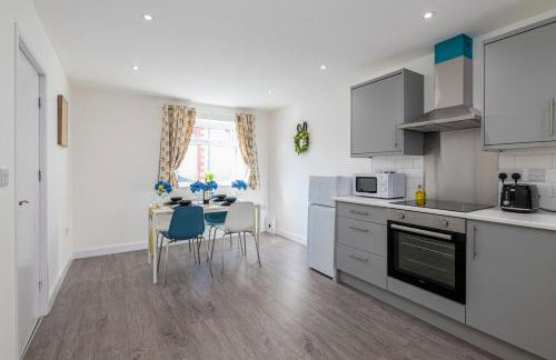 4BR New Build - Near Ferry Port - Great for Groups - Foto 24