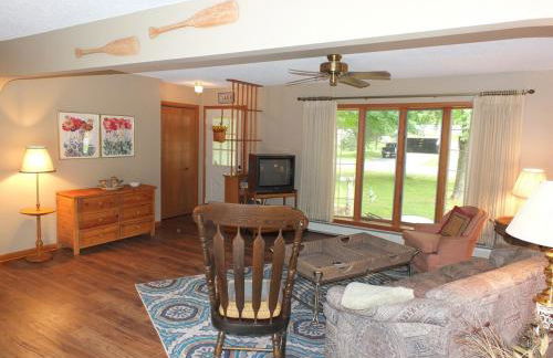 The Maple Cottage - Walk to Beach & Lake Michigan - Foto 4