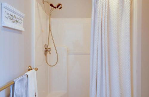 Hot Tub and Dock Guntersville Lake Getaway! - Foto 17