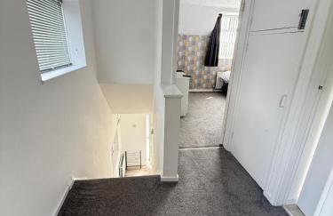 Families and Contractors Dudley DY1 - Foto 9