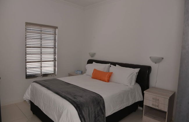 Pelican Cove is a Modern 4-bedroom Holiday Home in Langebaan With Some Sea Views - Foto 5