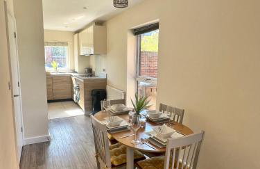 Spacious 2-bedroom house with free parking - Foto 2