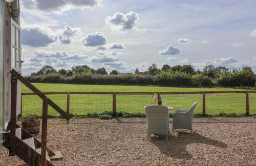 The Shepherds Hut - Photo 12