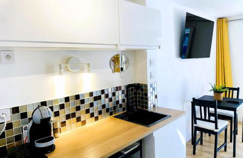 VUE Canal Superbe - Piscine - Parking Privé - Intérieur Neuf - Foto 6