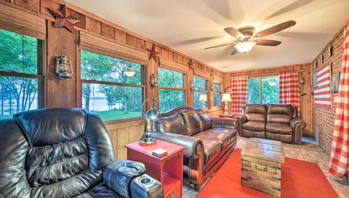 Charming Lakefront Home with Grill and Fire Pit! - Foto 3