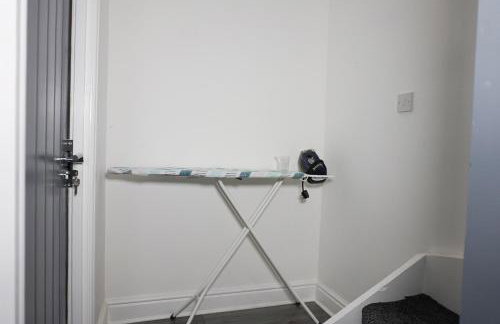 Central Location Liverpool, Modern Home, 4 BR, Sleeps 9, Free Parking - Foto 31