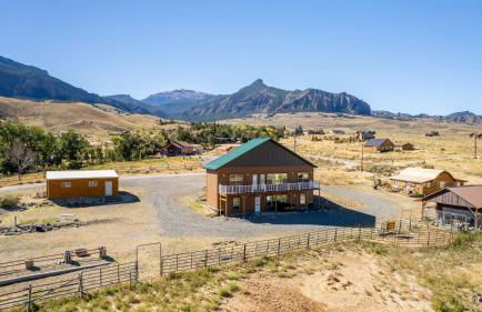The Yellowstone - Spacious Wapiti Valley Cabin with Stunning Views! - Foto 33