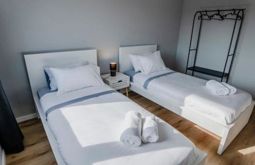 3BR Flat by Casa da Música, Central, Sleeps 6, E - Foto 7