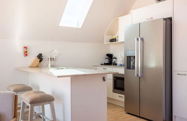 Historic Heartbeat 2BR Townhouse in Central Bliss - Foto 10