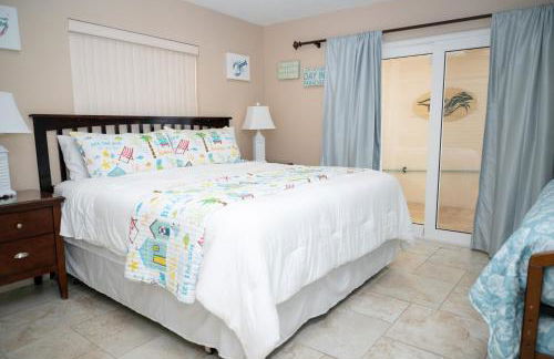 Charming Beach House w/Private Pool Paradise~WALK TO BEACH - Foto 15