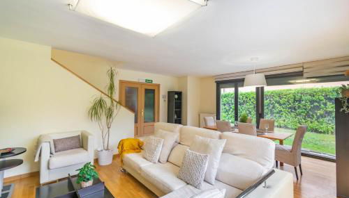 Gran chalet con amplio jardín próximo a Pamplona - Foto 2