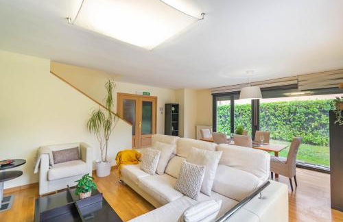 Gran chalet con amplio jardín próximo a Pamplona - Foto 2