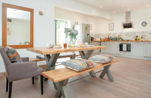 2-Bed Cottage Sleeps 4 with Hot Tub - Foto 6