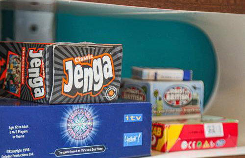 Emerald House - Prime Location - Driveway Parking, Pool Table, Fast Wifi, Self Check-In and Sky TV by Yoko Property - Photo 27