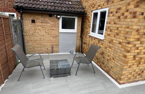 Cosy 4 bedroom holiday let Stevenage 22mins from London on the train - Foto 41
