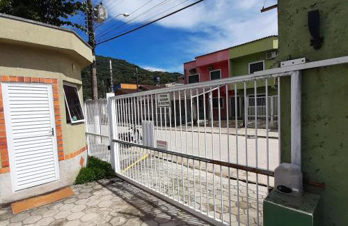 APTO PERTINHO DA PRAIA Internet 500mb e 3 Tvs 2 Quartos TV a cabo Estacionamento Tudo Perto - Foto 22