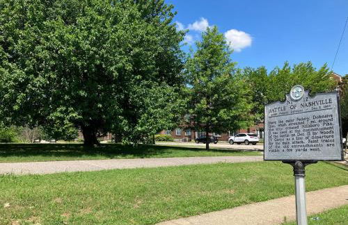 The Grant | 9 mins to downtown, Vandy on foot - Foto 24