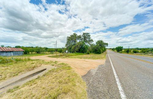 20-Acre Property with Trail Hill Country Hideaway! - Foto 29