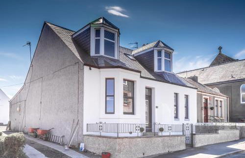 Beautiful Modern Open Plan Living With Hot Tub - Photo 13