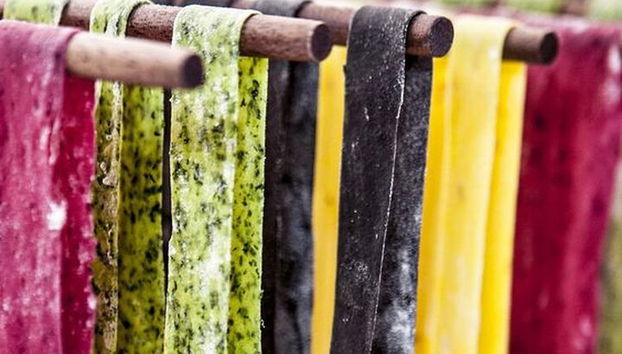 Taller de pasta colorida en Bolonia con comida - Foto 4