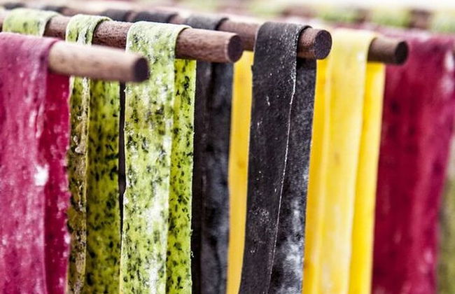 Taller de pasta colorida en Bolonia con comida - Foto 4