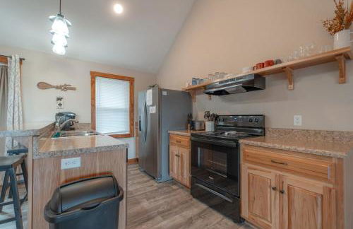 Sunset Cabin Privacy, Views, HotTub, Firepit, BBQ, Pets - Photo 15