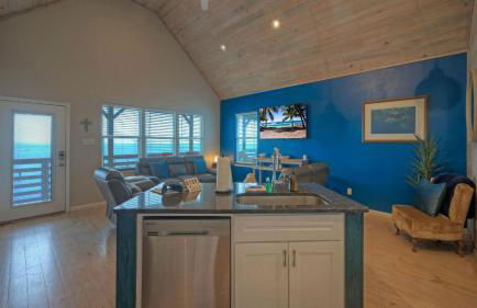 Waterfront, Shared Boat Dock & Pool w/ Views Ariels Grotto by Avantstay - Foto 26