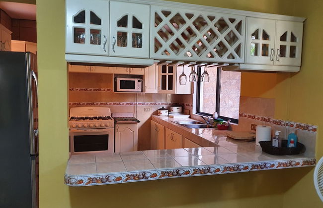 Casa hermosa a 20 minutos del aeropuerto - Photo 10