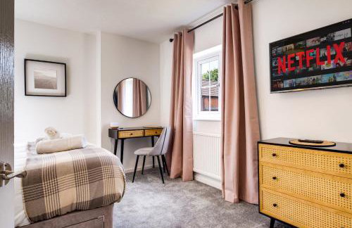 Wheatley House - Great Location - Free Parking, Self-Check-In, Fast Wifi and Smart TVs by Yoko Property - Foto 6