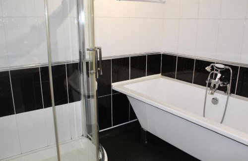 4 bedroom home with games room - sleeps 8 Perfect for families, groups and contractors - Foto 23