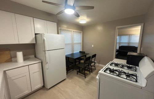 Spacious 3 Bedroom Home with Game Room and Parking - Foto 9