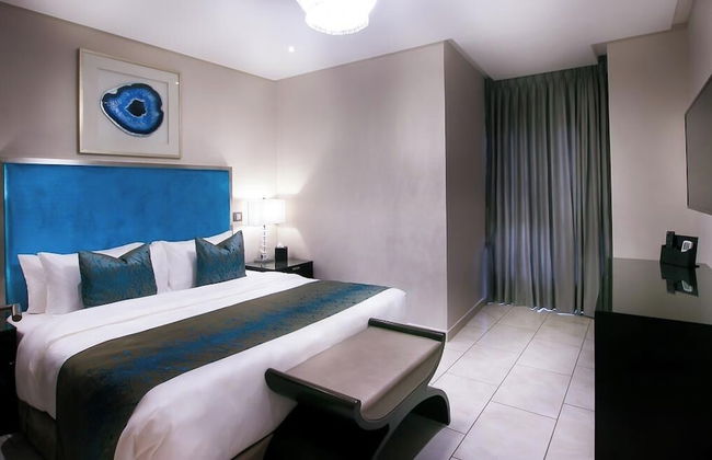 Oak Plaza Suites - Photo 15