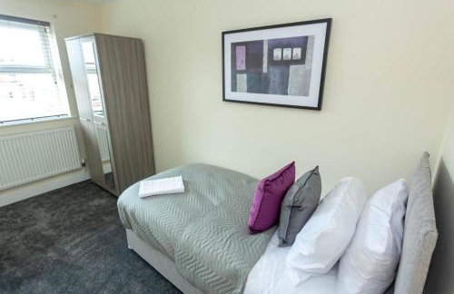 4 bed home, driveway parking ideally located in Latchford, Warrington - Executive St Marys House - Foto 35