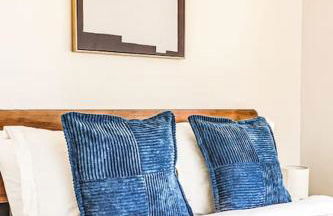 LA Retreat: Stylish 3BR Villa - Photo 19