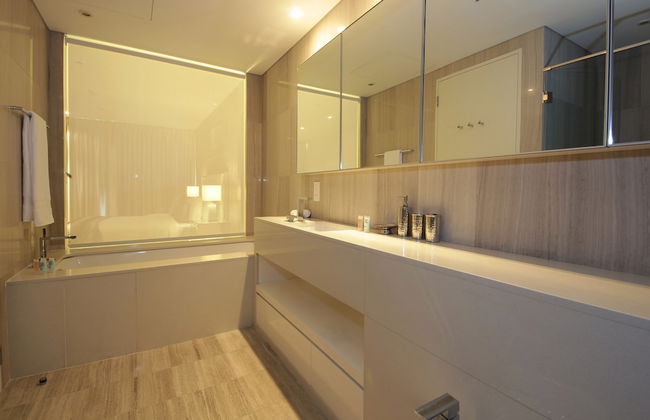 1 Bedroom Apartment in D1 Tower - Photo 11