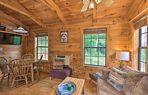 Quaint Log Cabin with Views Near West Jefferson - Foto 6
