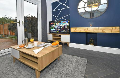 Moonlight House - sleeps 7, driveway, garden - Photo 12