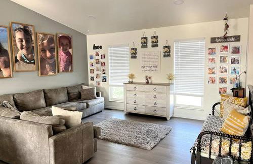 Hot Tub Steam Shower Gym in Charming Family Home! - Photo 36