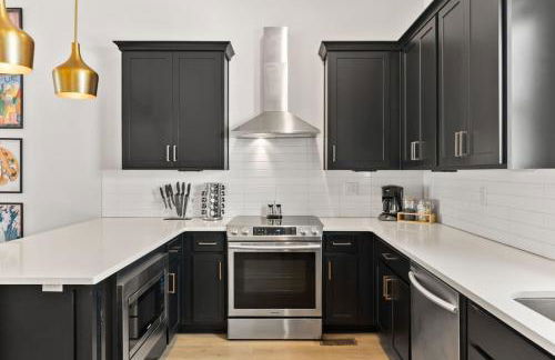 Upscale Townhome 3 miles to Downtown with 2 Car Garage - Foto 6